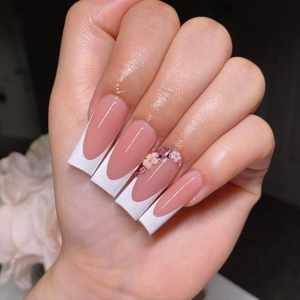 French tip nails 2022040526