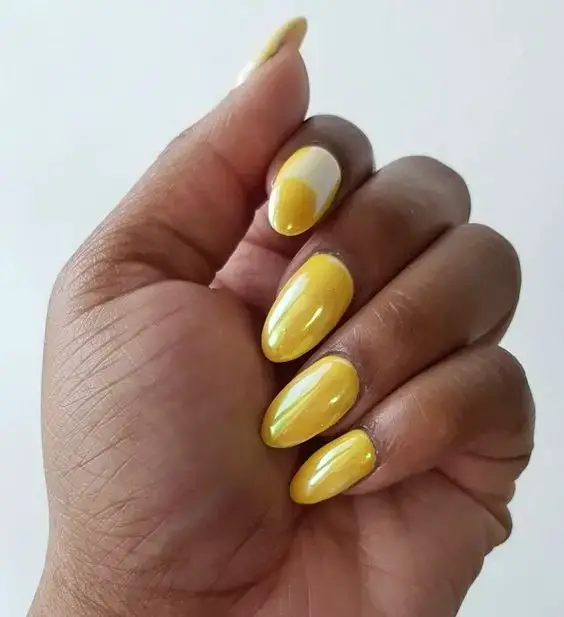 24 Elegant Yellow Chrome Nail Designs
