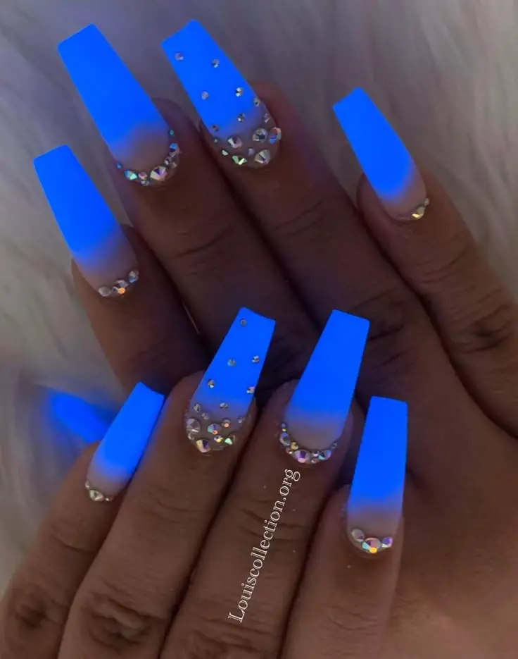 blue summer nails 12