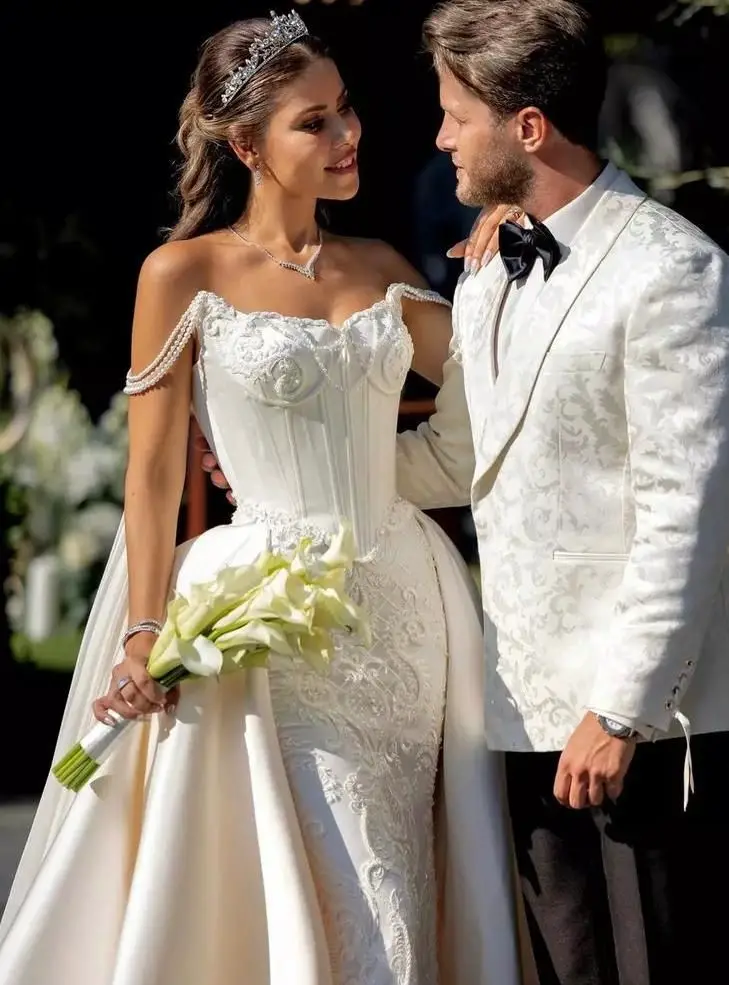 24 Exquisite Corset Wedding Dresses