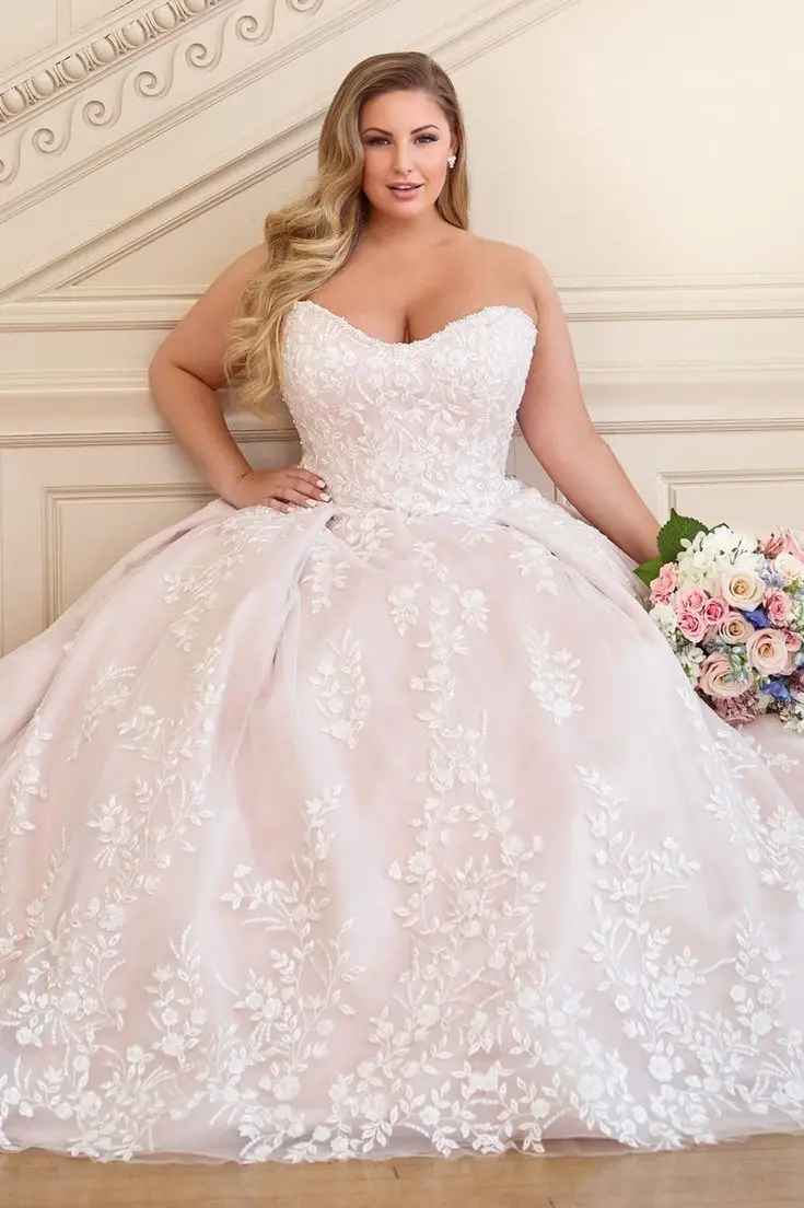 35 Stunning Plus-Size Wedding Dresses That Flatter Your Figure