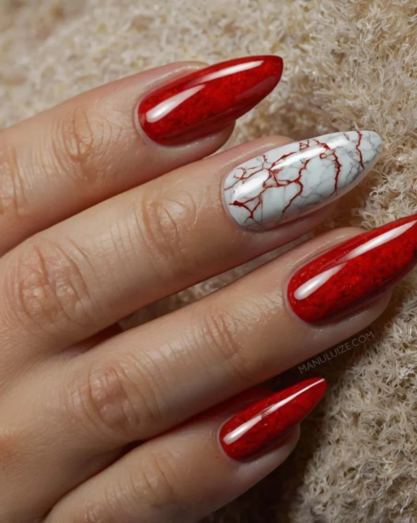 unghie rosse marmo