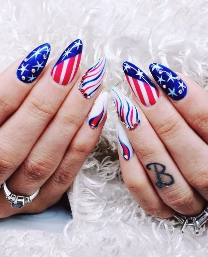 4th july nails 24.jpeg