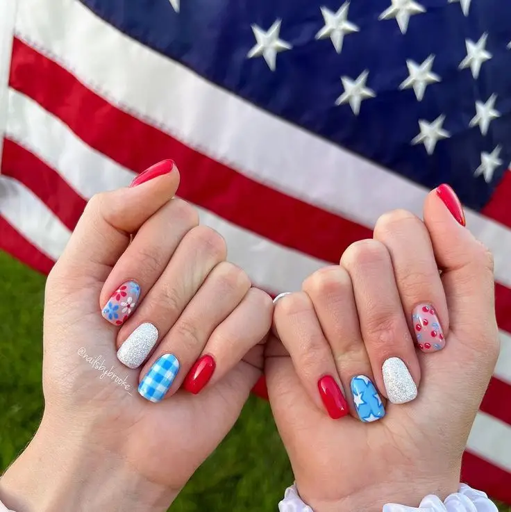 4th of july Gingham Pattern nails